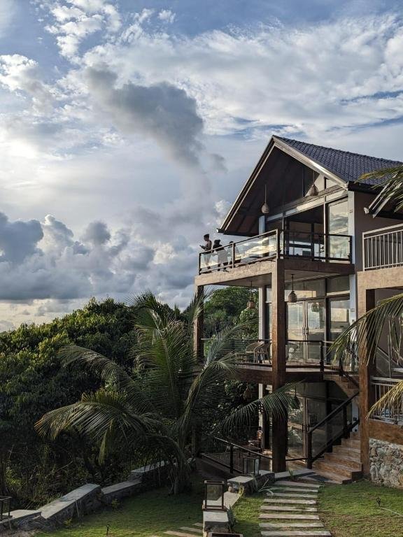 Park Paradise villa surrounded by coastal greenery