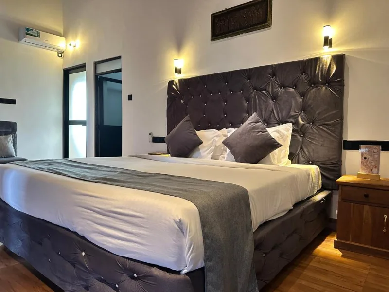 Guest bedroom with a upholstered headboard
