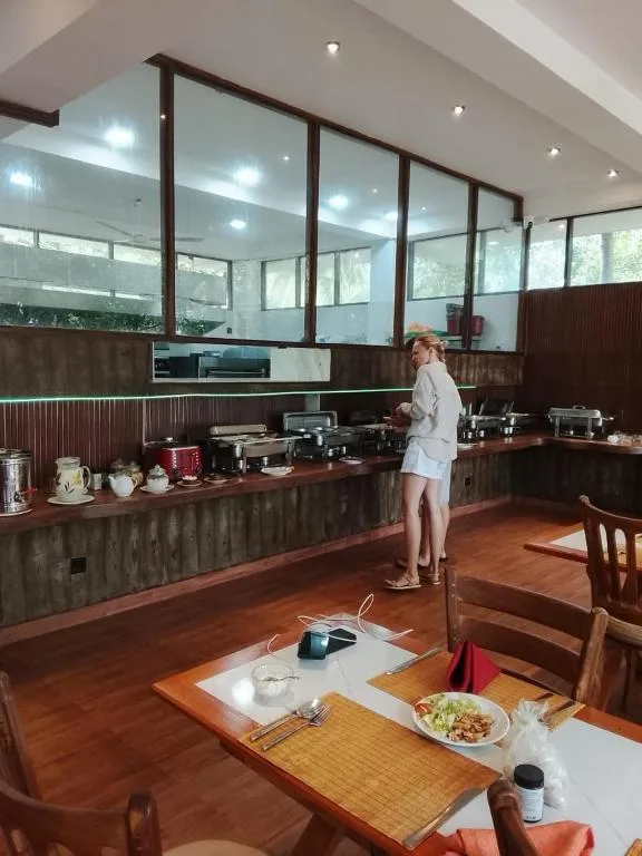 Dining and hospitality at Park Paradise Rumassala